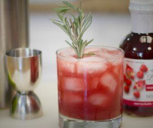 Boozy Christmas Drinks | The Best Christmas Margarita